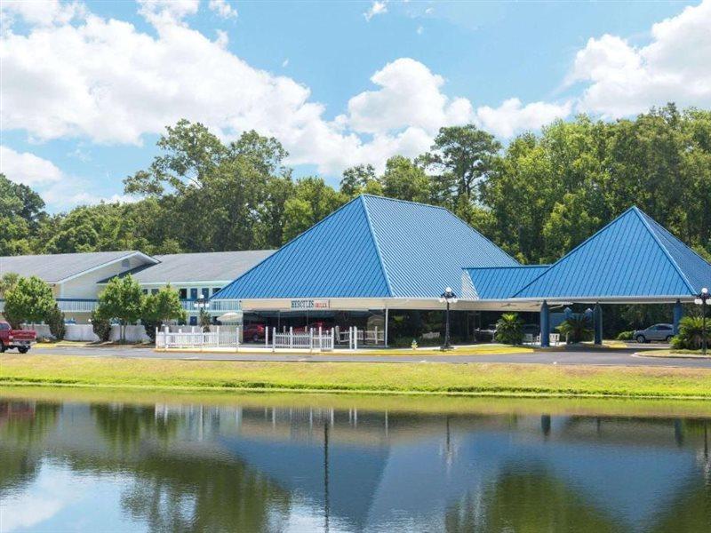 Days Inn By Wyndham Savannah Airport Экстерьер фото