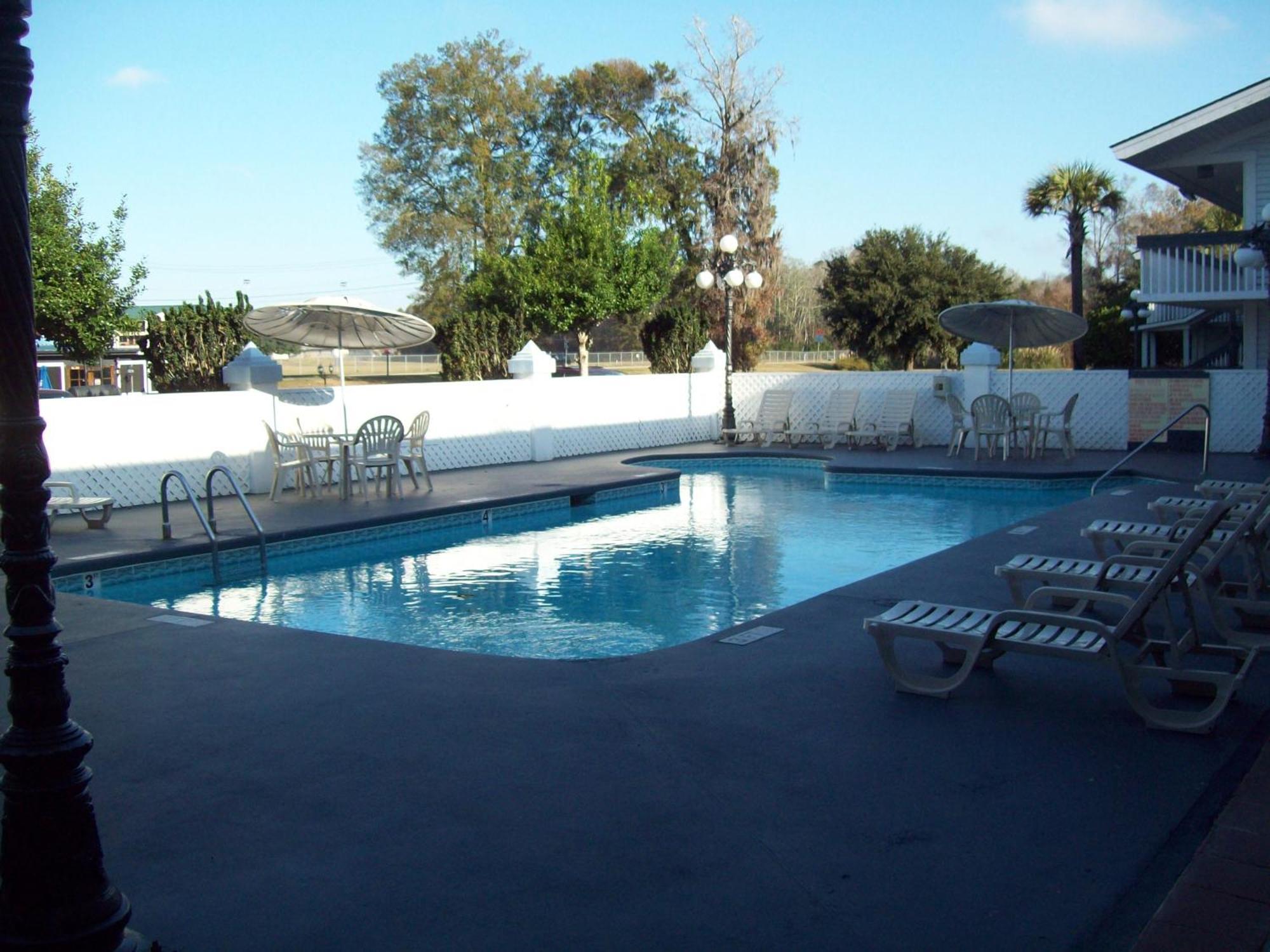 Days Inn By Wyndham Savannah Airport Экстерьер фото