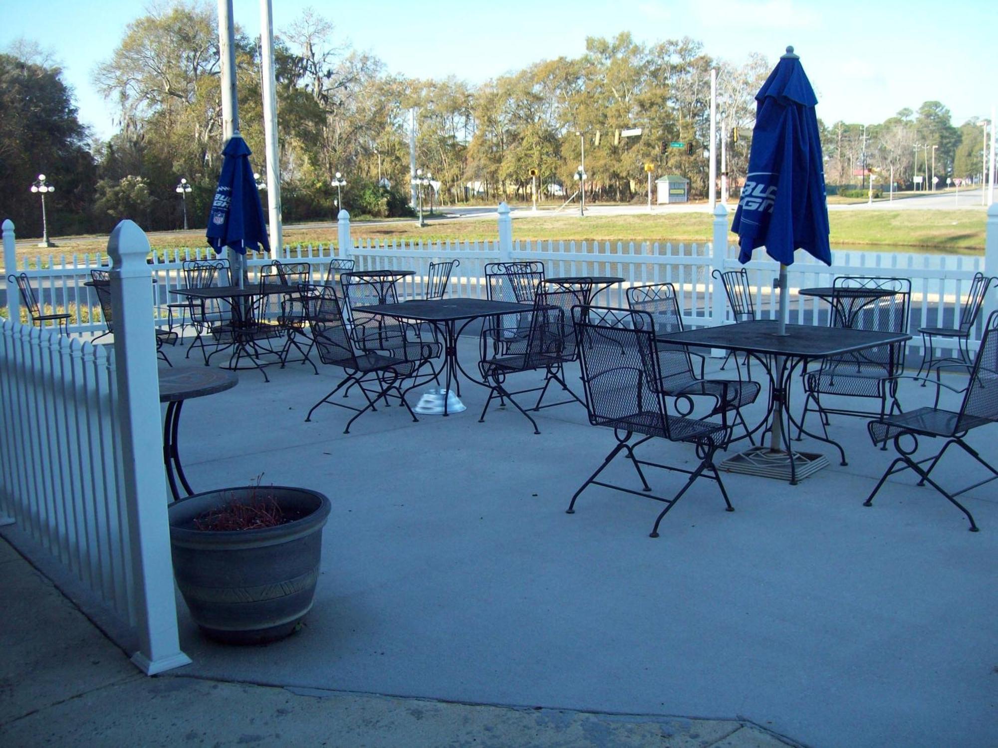 Days Inn By Wyndham Savannah Airport Экстерьер фото