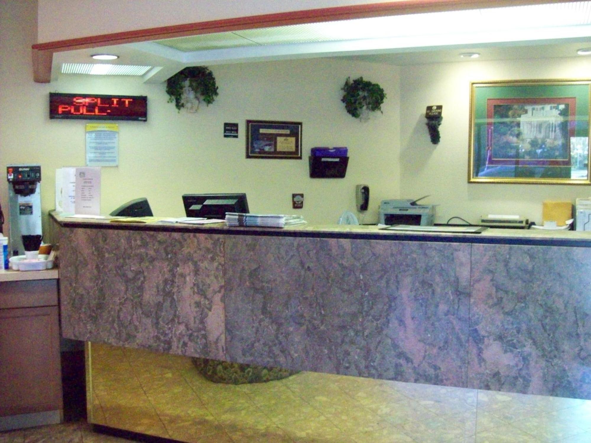 Days Inn By Wyndham Savannah Airport Экстерьер фото